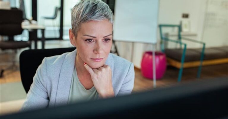 Woman using advice from Addison Group to help her stay organized in her job hunt.